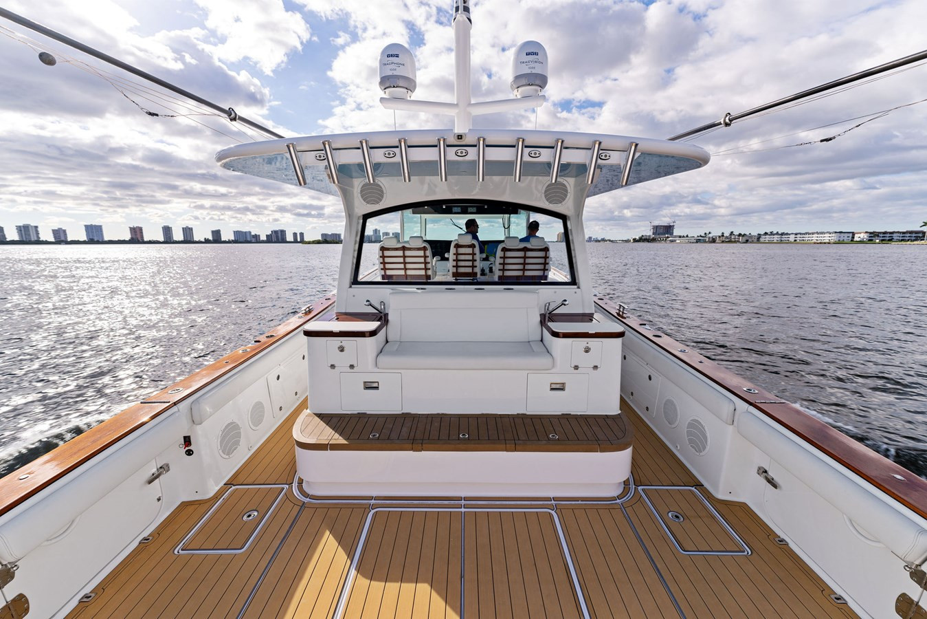 https://arconyachts.ams3.digitaloceanspaces.com/107053/conversions/large_4061972-optimize.jpg
