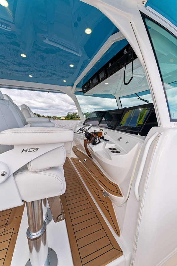 https://arconyachts.ams3.digitaloceanspaces.com/107083/conversions/large_4062004-optimize.jpg