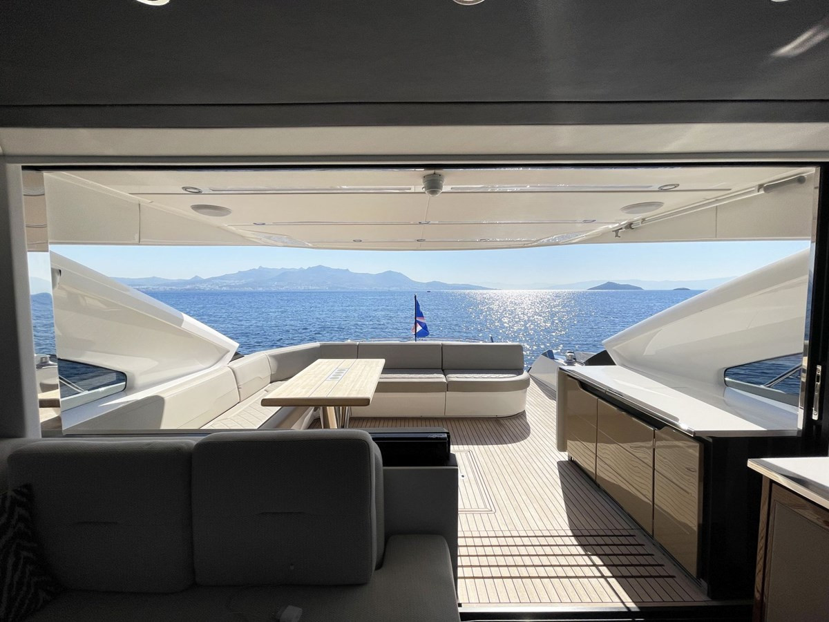 https://arconyachts.ams3.digitaloceanspaces.com/107090/conversions/large_4124284-optimize.jpg