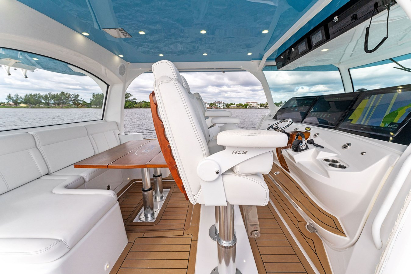 https://arconyachts.ams3.digitaloceanspaces.com/107094/conversions/large_4062016-optimize.jpg