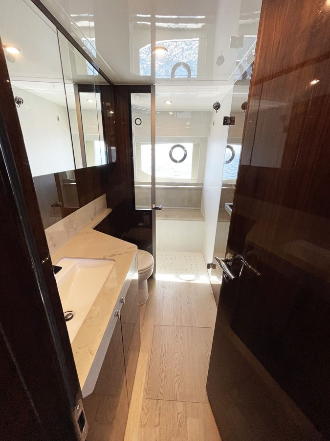 https://arconyachts.ams3.digitaloceanspaces.com/107113/conversions/large_4124293-optimize.jpg