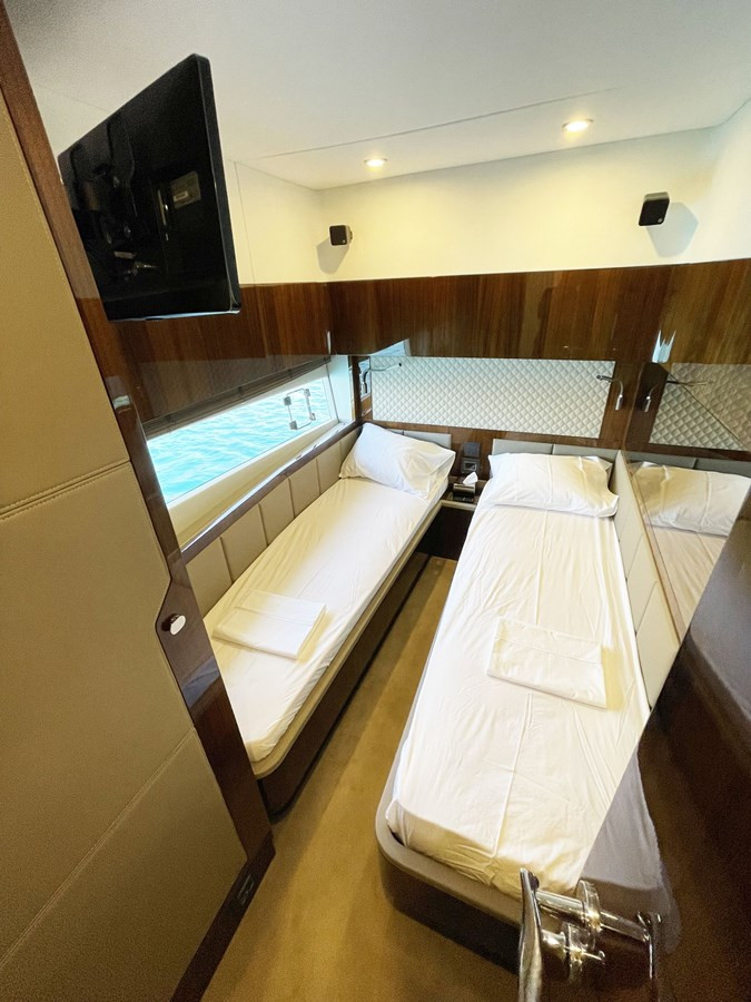https://arconyachts.ams3.digitaloceanspaces.com/107125/conversions/large_4124297-optimize.jpg