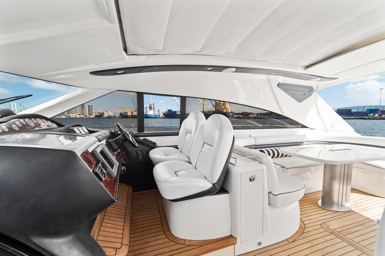 https://arconyachts.ams3.digitaloceanspaces.com/107133/conversions/large_4183002-optimize.jpg
