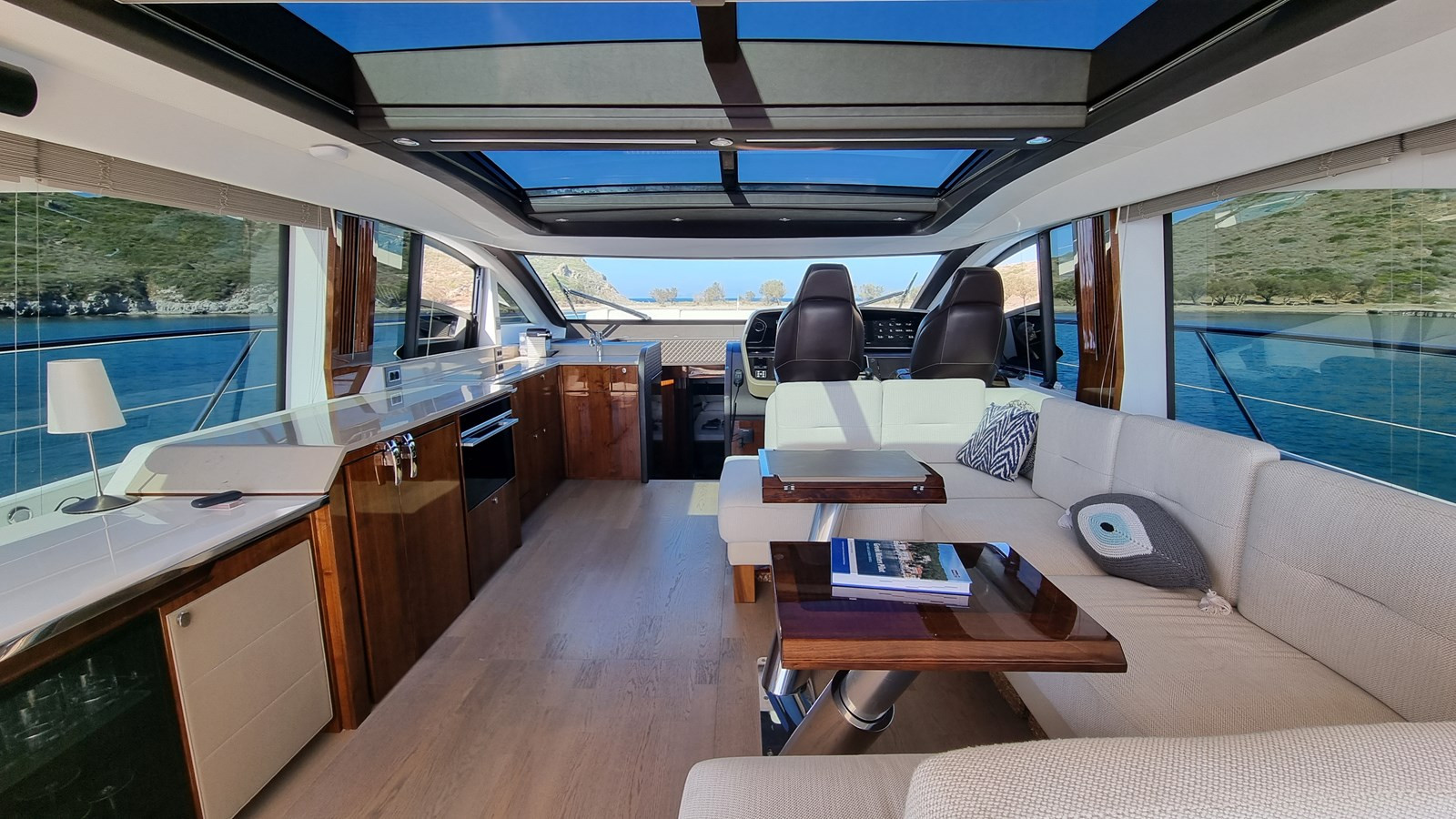 https://arconyachts.ams3.digitaloceanspaces.com/107135/conversions/large_4124300-optimize.jpg