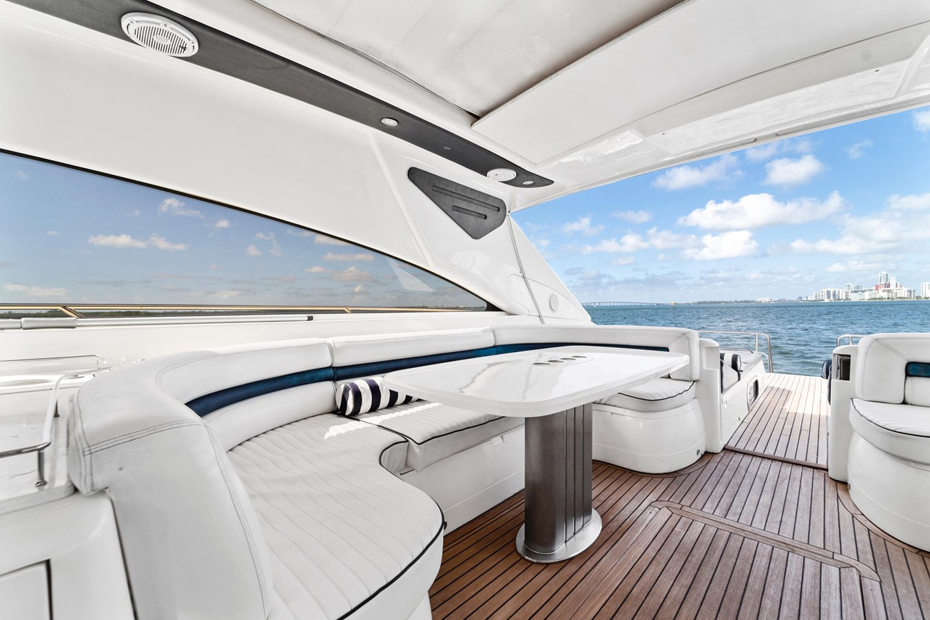 https://arconyachts.ams3.digitaloceanspaces.com/107138/conversions/large_4183004-optimize.jpg