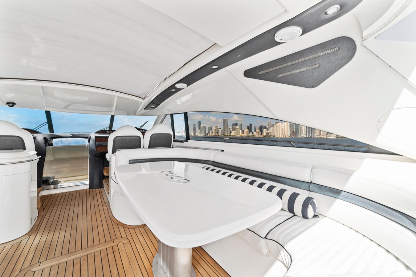 https://arconyachts.ams3.digitaloceanspaces.com/107143/conversions/large_4183006-optimize.jpg