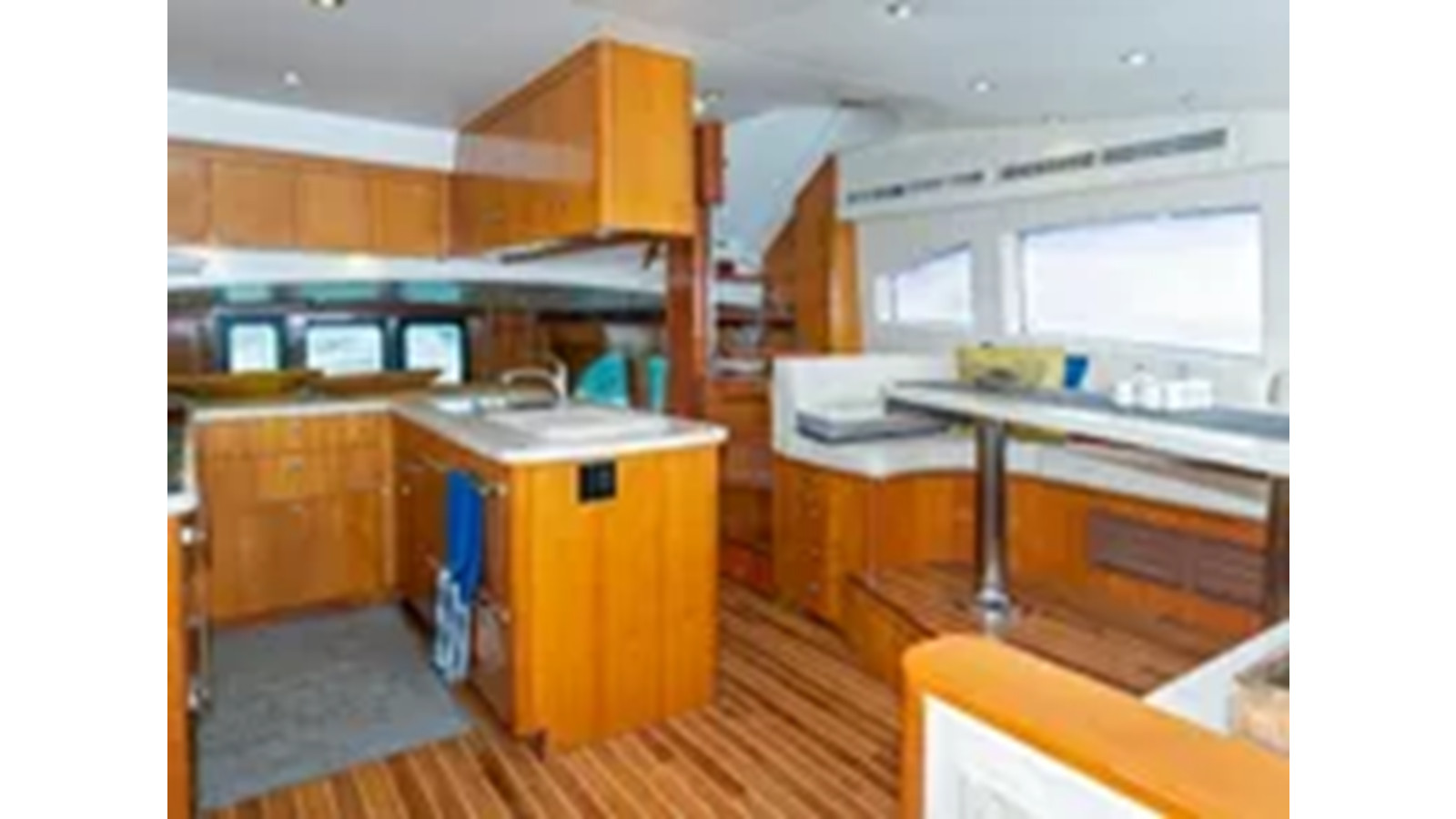 https://arconyachts.ams3.digitaloceanspaces.com/107251/conversions/large_4291627-optimize.jpg
