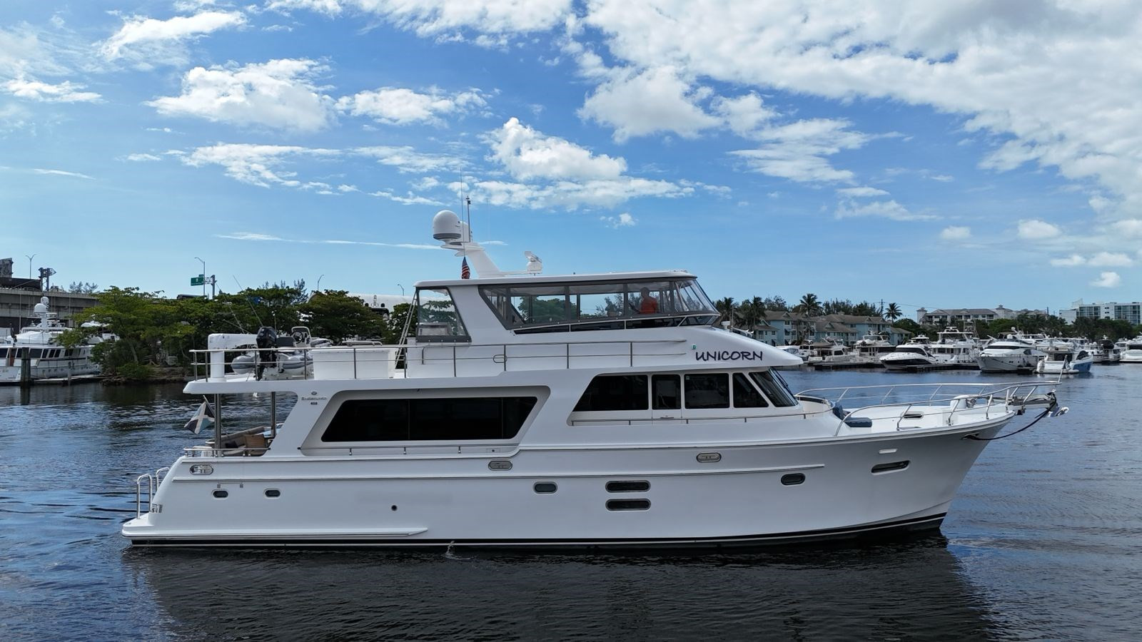 https://arconyachts.ams3.digitaloceanspaces.com/107325/conversions/large_4697905-optimize.jpg