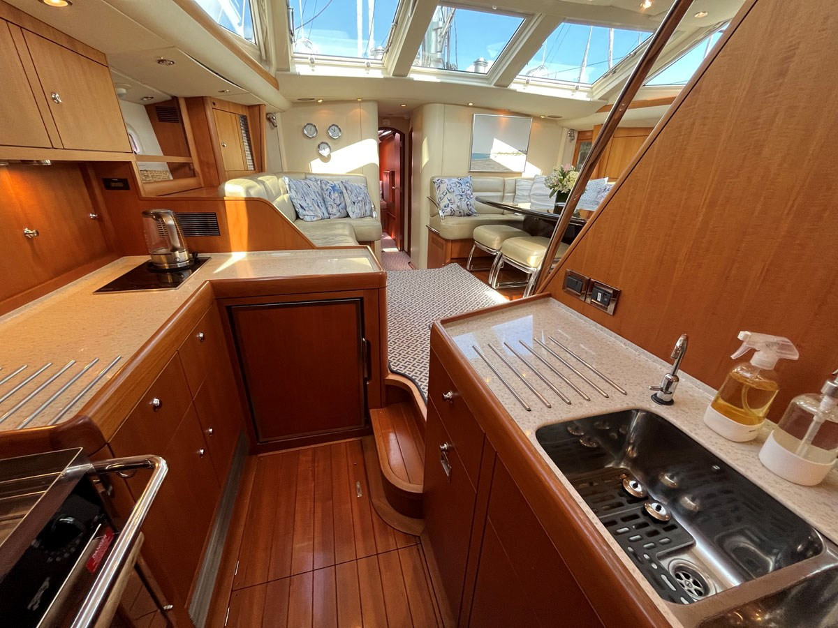 https://arconyachts.ams3.digitaloceanspaces.com/107401/conversions/large_4396872-optimize.jpg
