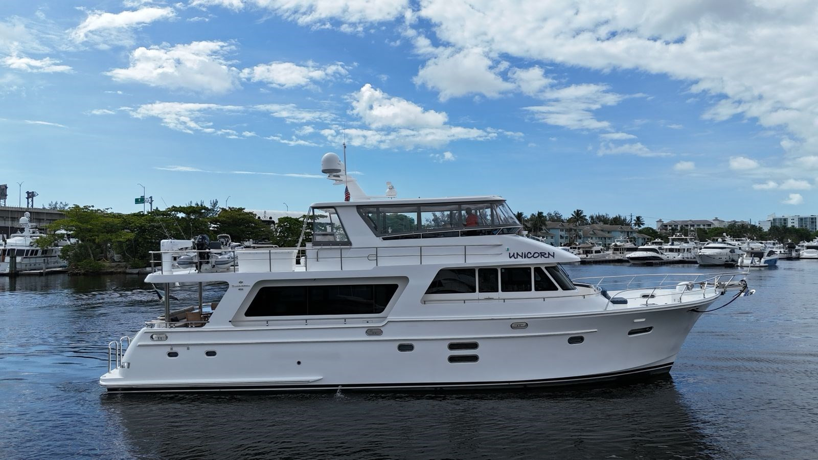 https://arconyachts.ams3.digitaloceanspaces.com/107415/conversions/large_4697935-optimize.jpg
