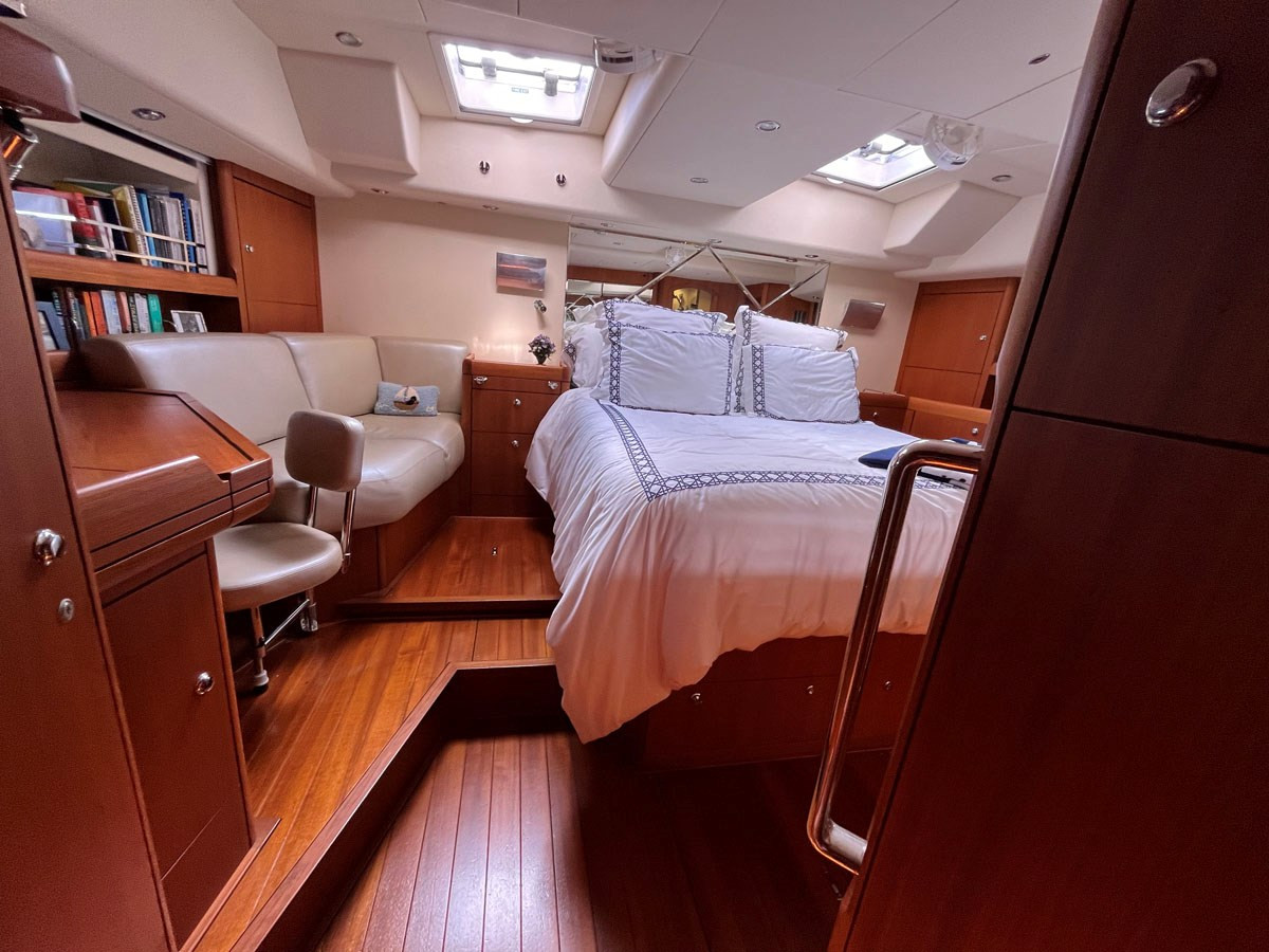 https://arconyachts.ams3.digitaloceanspaces.com/107426/conversions/large_4396873-optimize.jpg