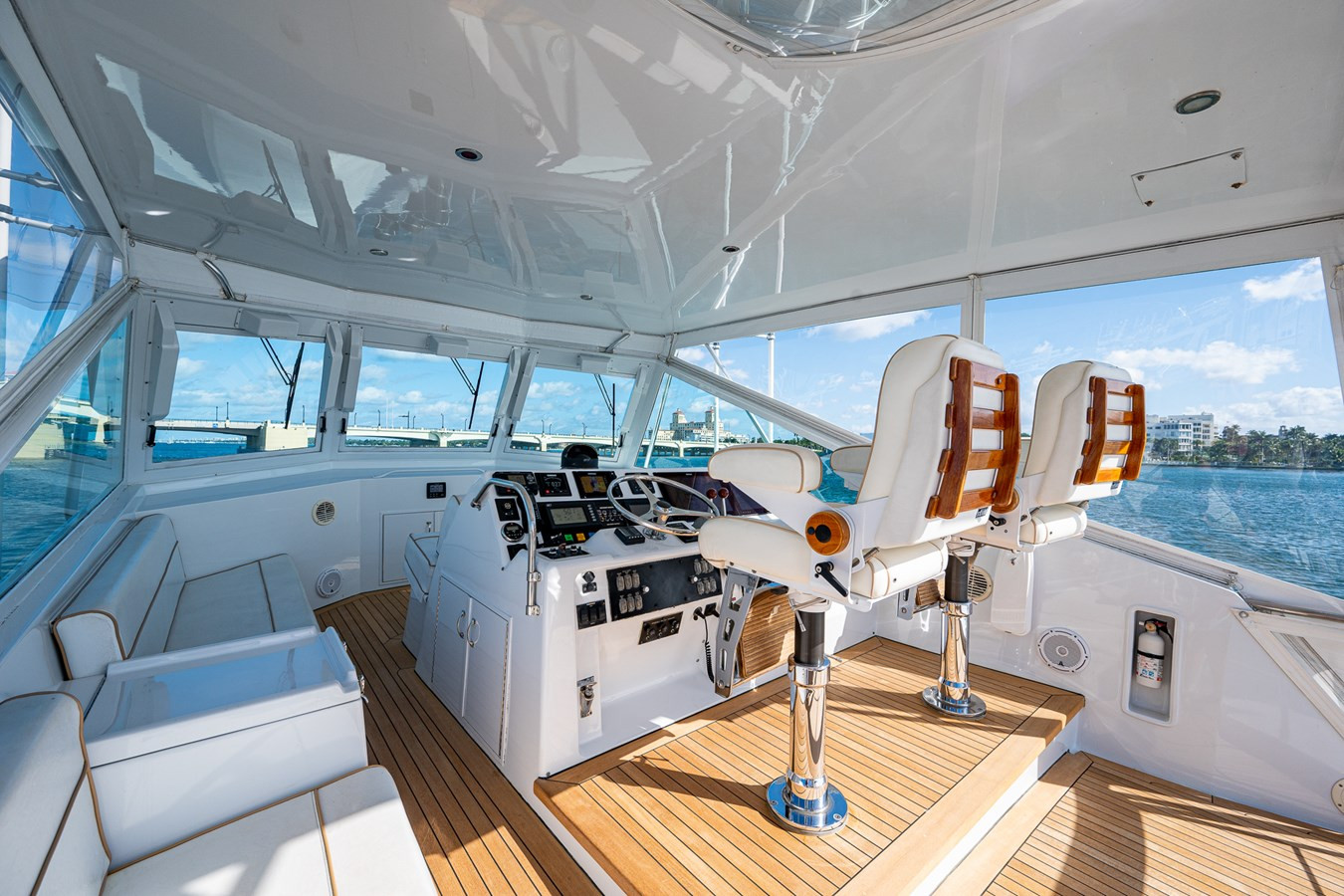https://arconyachts.ams3.digitaloceanspaces.com/107487/conversions/large_4507239-optimize.jpg