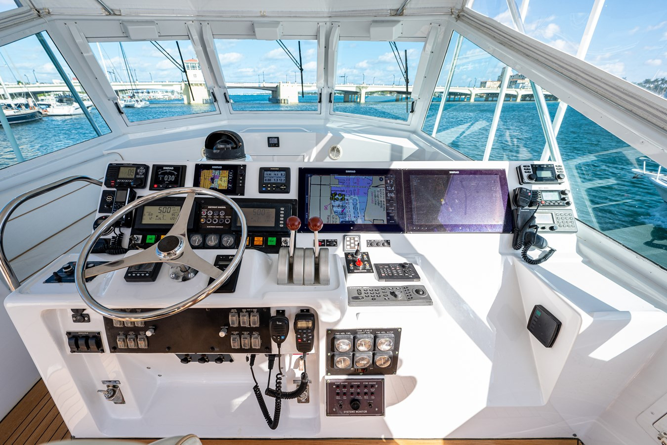 https://arconyachts.ams3.digitaloceanspaces.com/107493/conversions/large_4507241-optimize.jpg