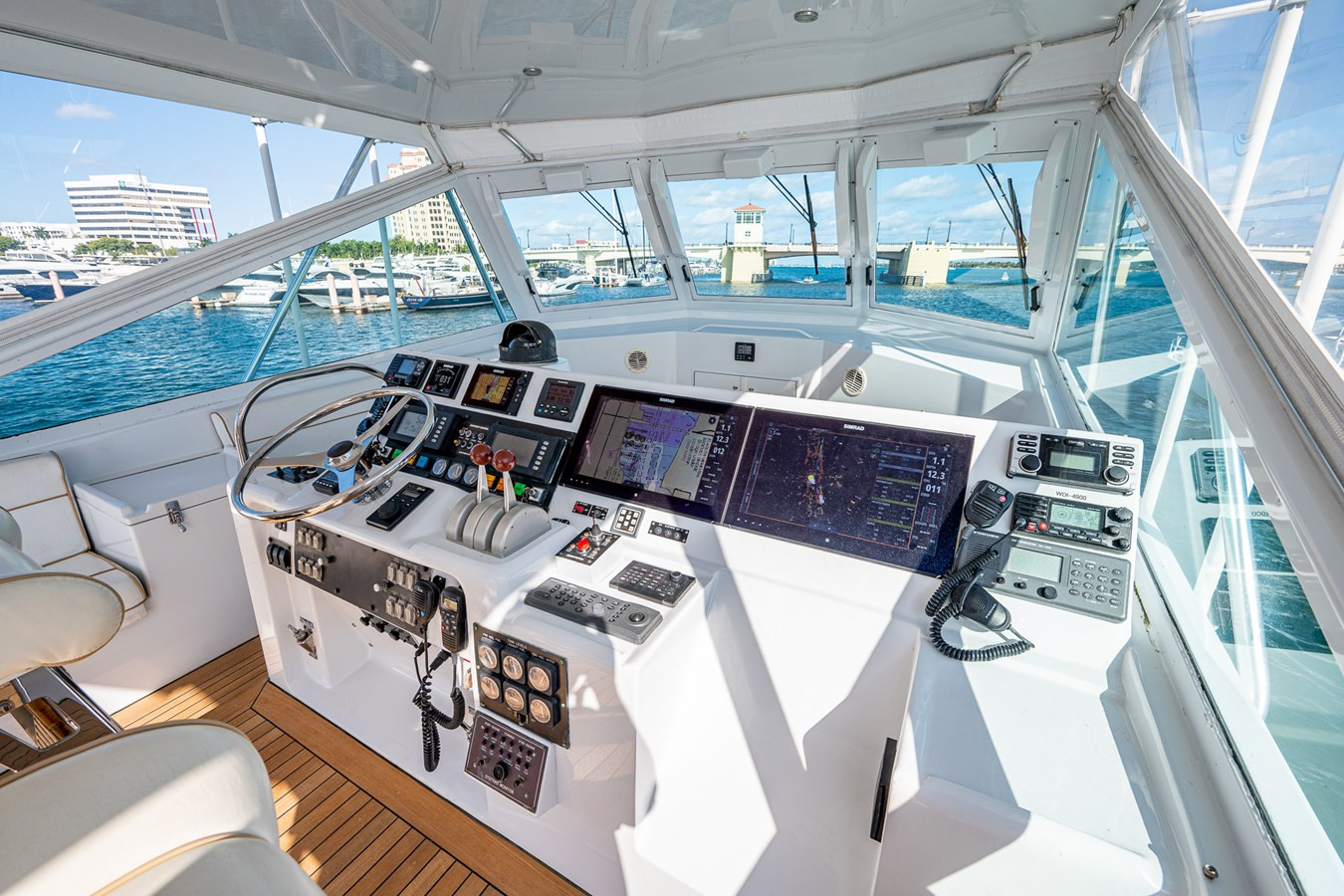 https://arconyachts.ams3.digitaloceanspaces.com/107496/conversions/large_4507242-optimize.jpg