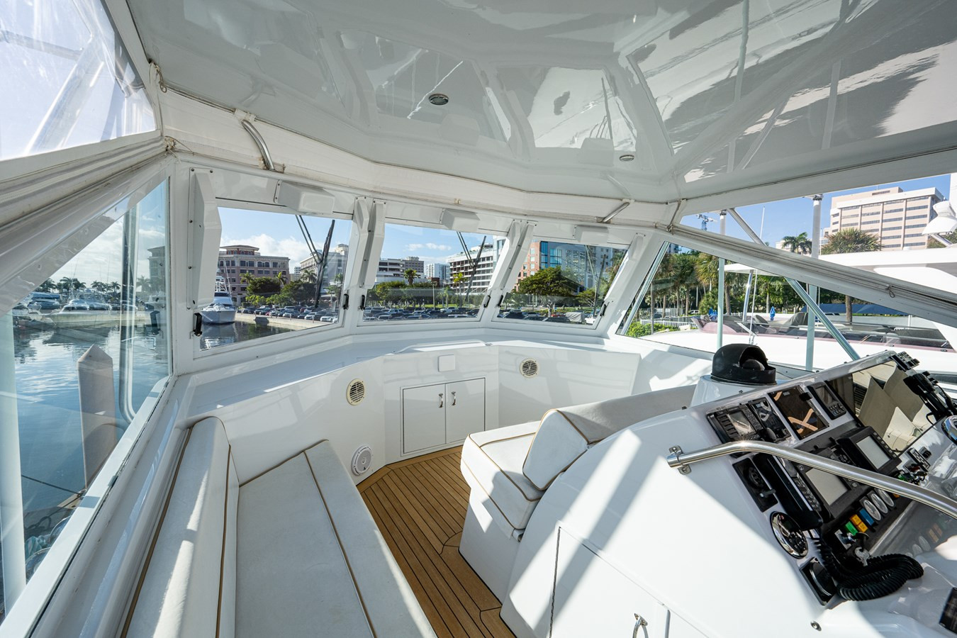https://arconyachts.ams3.digitaloceanspaces.com/107504/conversions/large_4507245-optimize.jpg