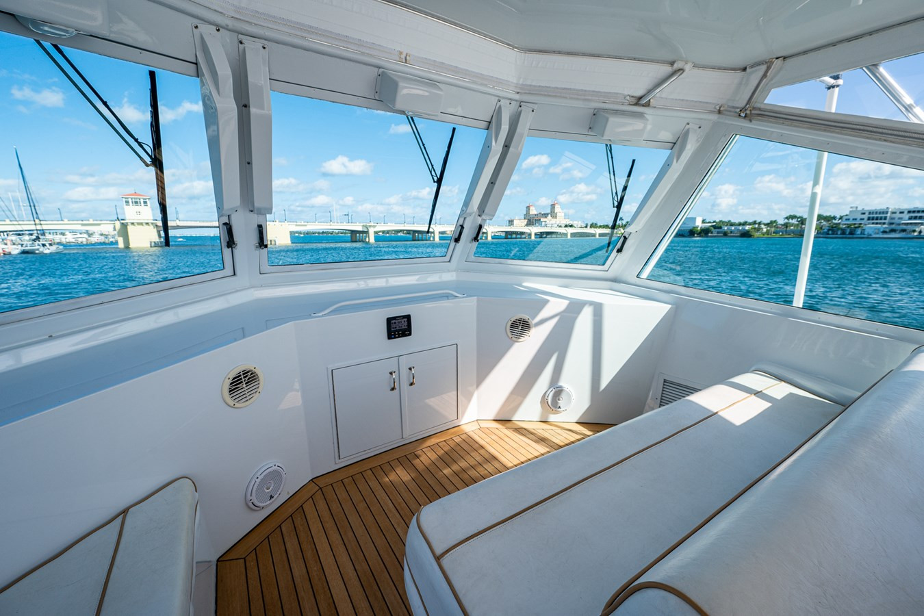 https://arconyachts.ams3.digitaloceanspaces.com/107506/conversions/large_4507246-optimize.jpg