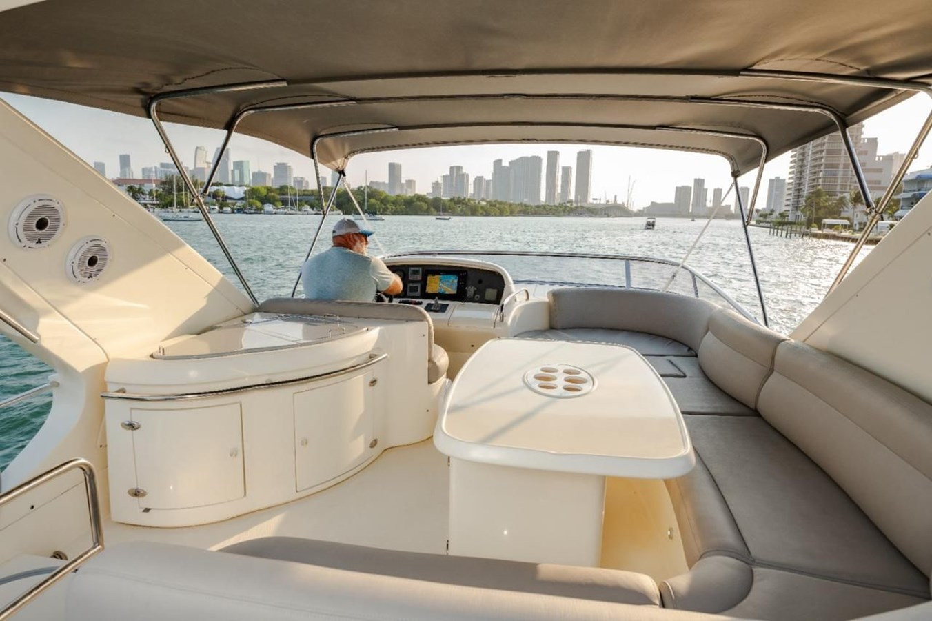 https://arconyachts.ams3.digitaloceanspaces.com/107509/conversions/large_4576390-optimize.jpg