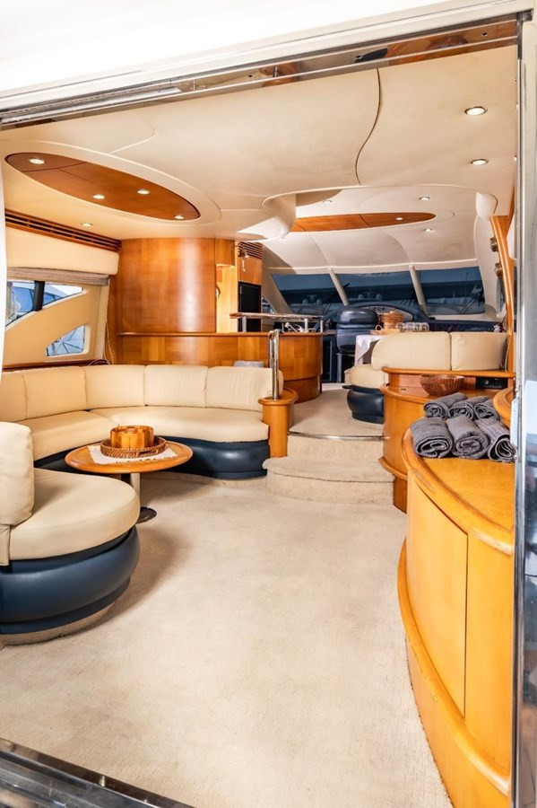 https://arconyachts.ams3.digitaloceanspaces.com/107511/conversions/large_4576391-optimize.jpg
