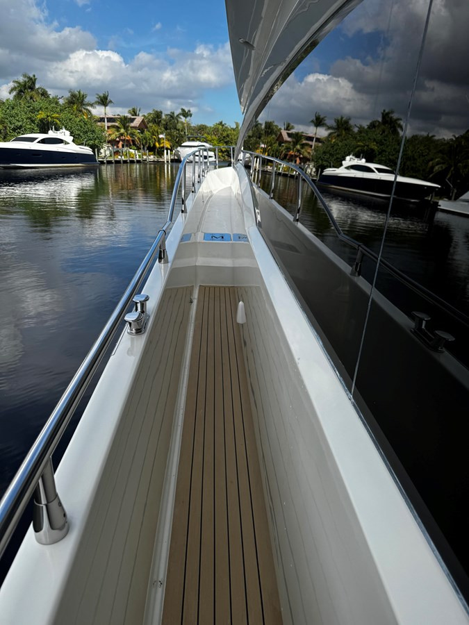 https://arconyachts.ams3.digitaloceanspaces.com/107537/conversions/large_4598620-optimize.jpg