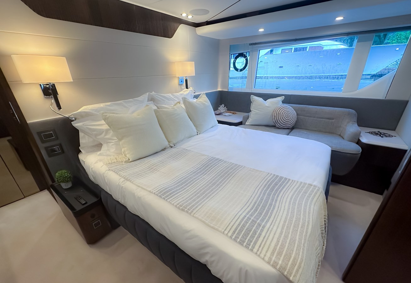 https://arconyachts.ams3.digitaloceanspaces.com/107565/conversions/large_4602749-optimize.jpg