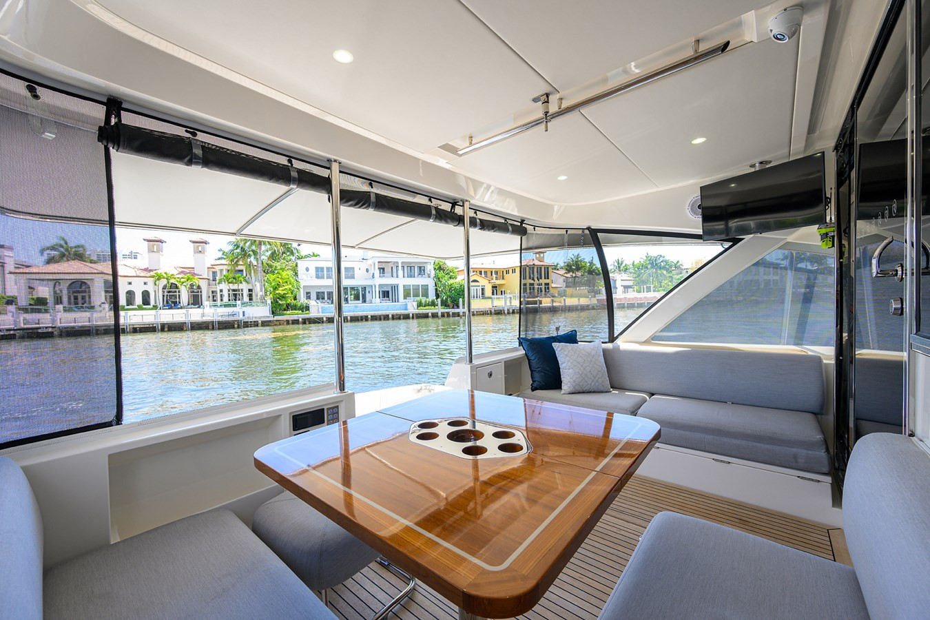 https://arconyachts.ams3.digitaloceanspaces.com/107621/conversions/large_4637948-optimize.jpg