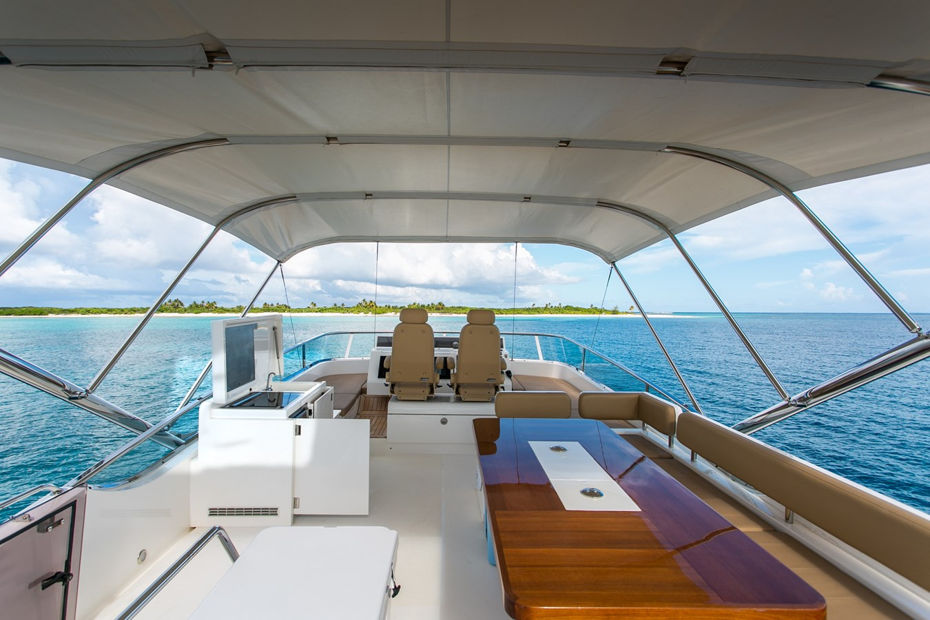 https://arconyachts.ams3.digitaloceanspaces.com/107622/conversions/large_4665742-optimize.jpg