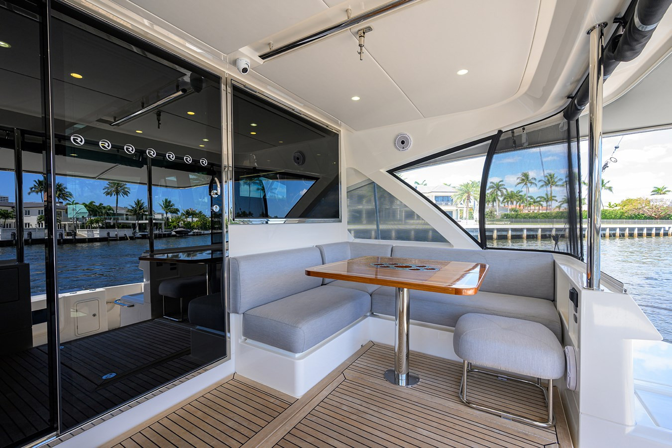 https://arconyachts.ams3.digitaloceanspaces.com/107627/conversions/large_4637950-optimize.jpg