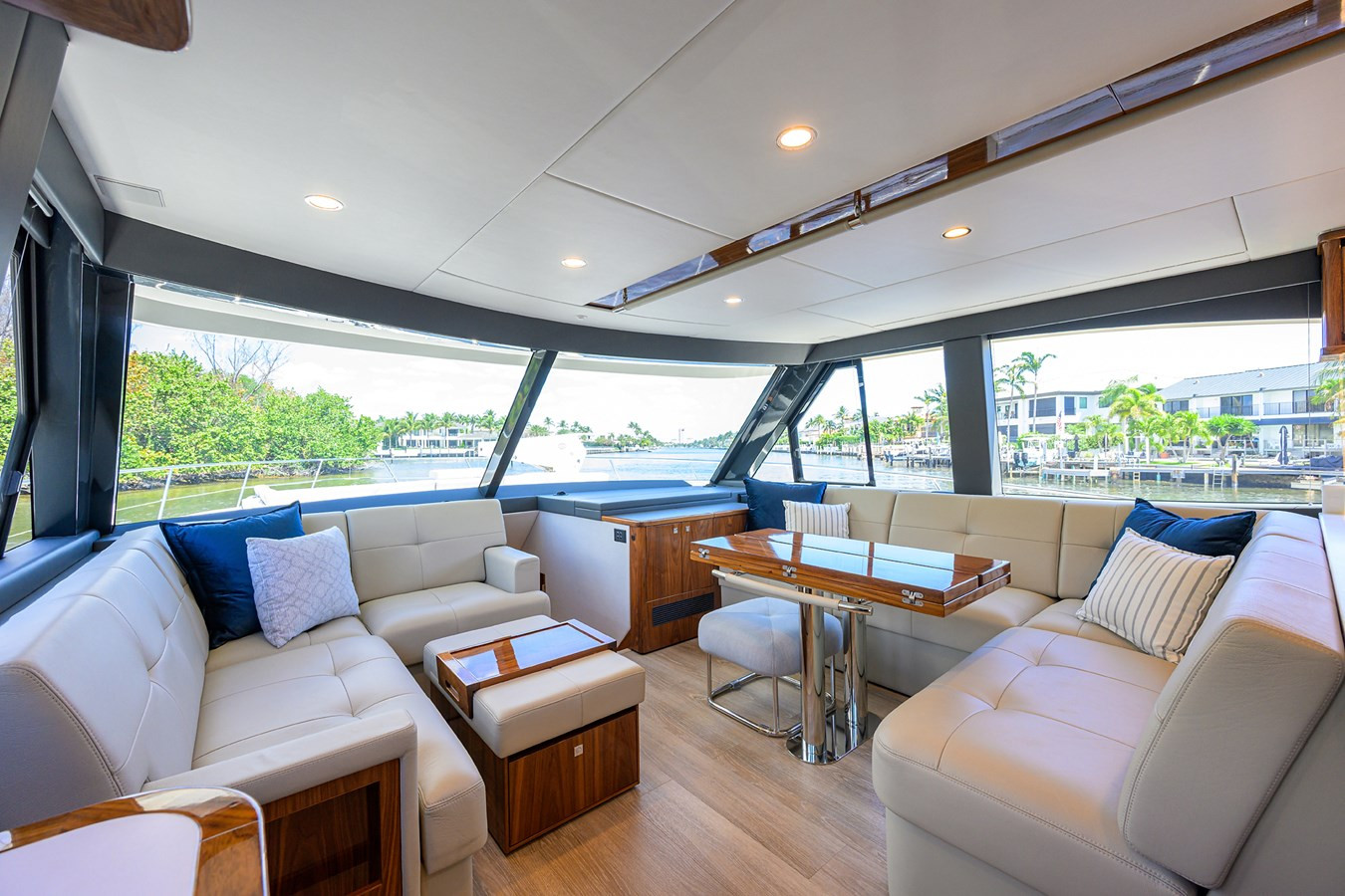 https://arconyachts.ams3.digitaloceanspaces.com/107660/conversions/large_4637961-optimize.jpg
