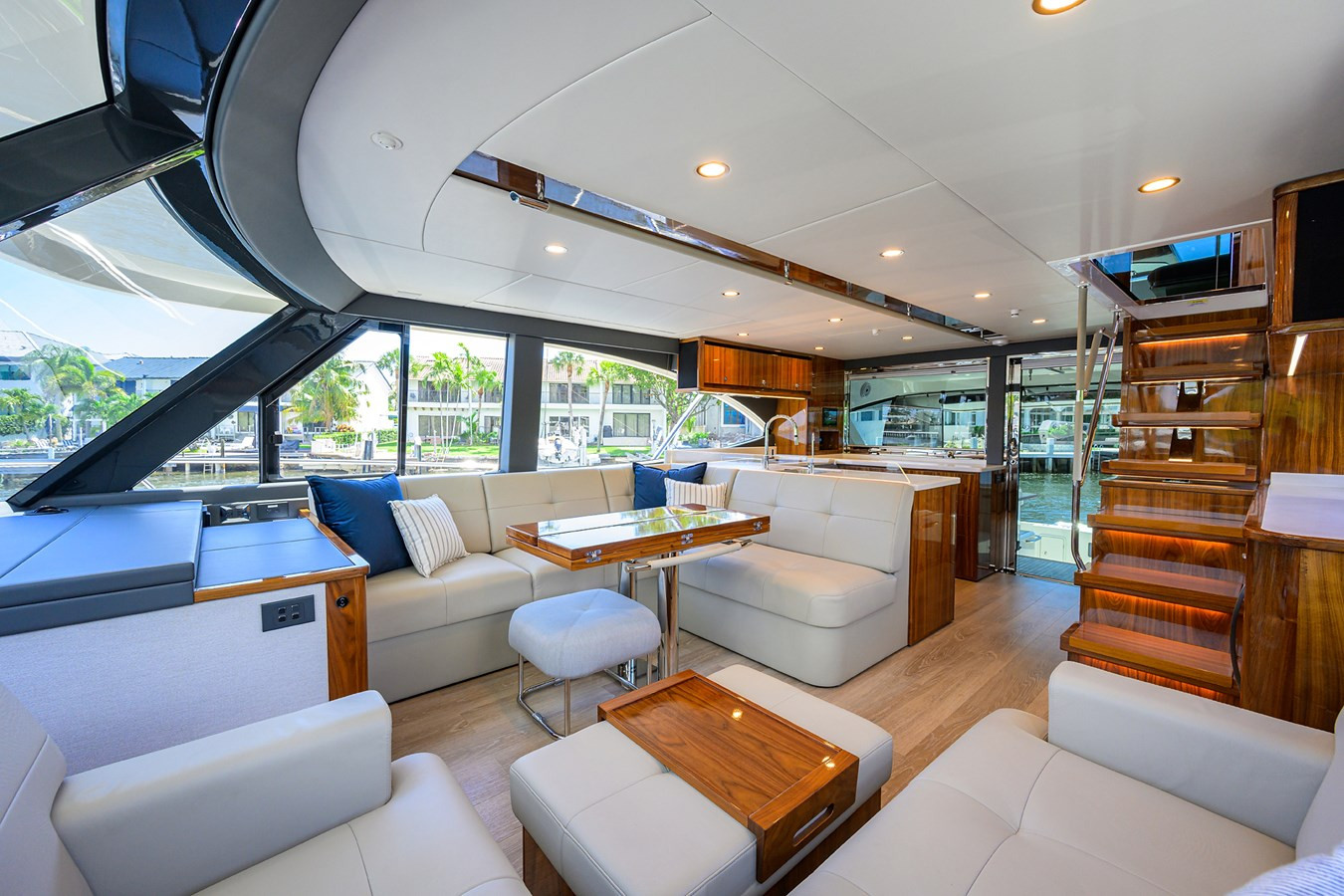 https://arconyachts.ams3.digitaloceanspaces.com/107666/conversions/large_4637963-optimize.jpg