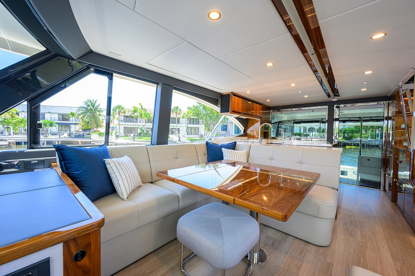 https://arconyachts.ams3.digitaloceanspaces.com/107669/conversions/large_4637964-optimize.jpg
