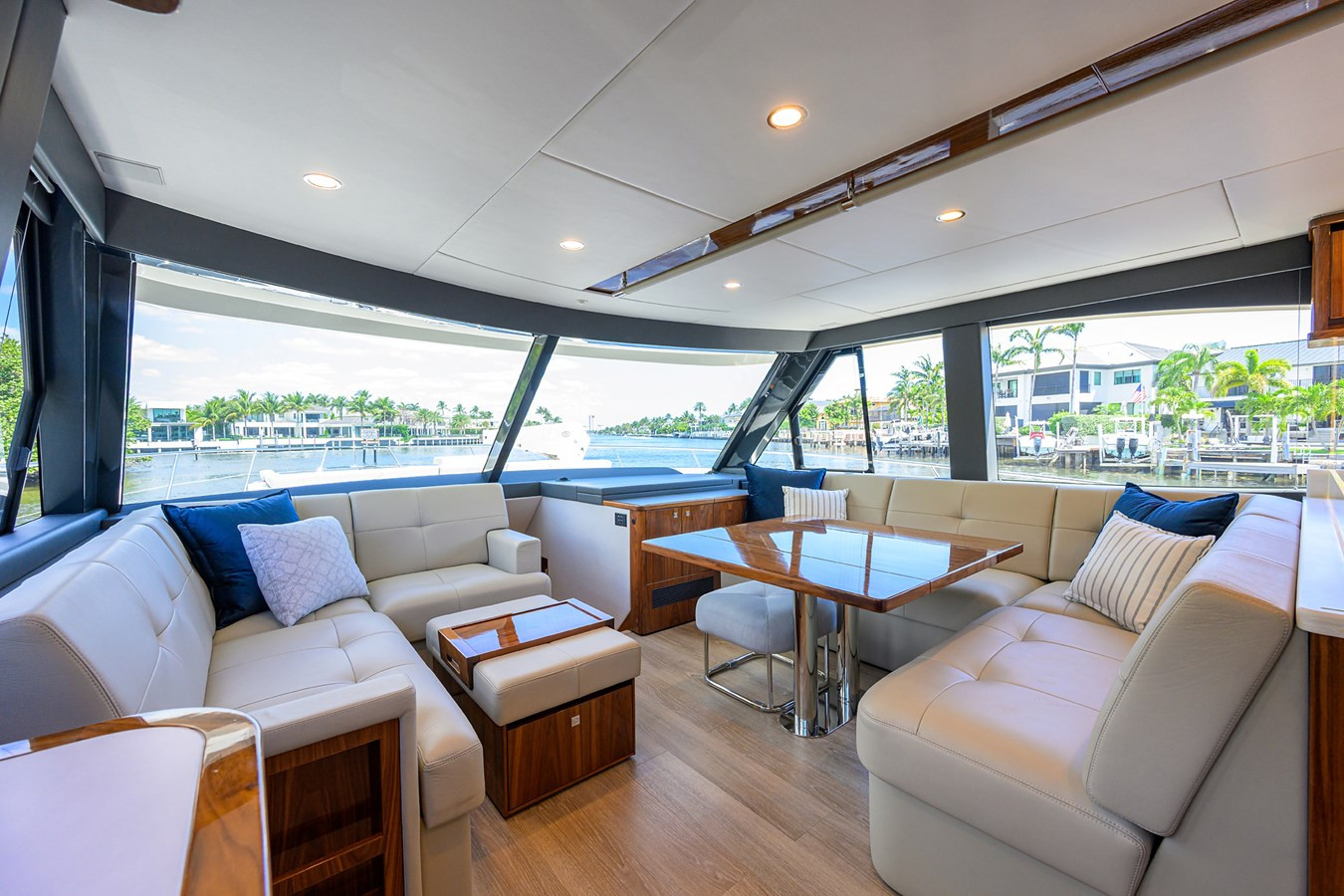 https://arconyachts.ams3.digitaloceanspaces.com/107675/conversions/large_4637966-optimize.jpg