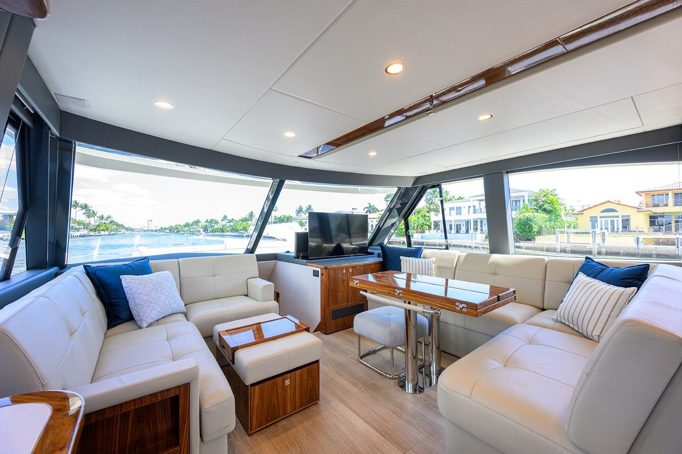 https://arconyachts.ams3.digitaloceanspaces.com/107685/conversions/large_4637969-optimize.jpg