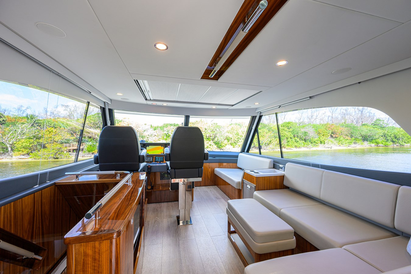 https://arconyachts.ams3.digitaloceanspaces.com/107693/conversions/large_4637996-optimize.jpg