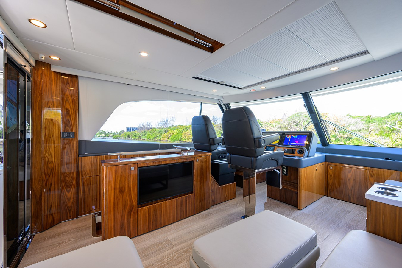 https://arconyachts.ams3.digitaloceanspaces.com/107699/conversions/large_4637998-optimize.jpg