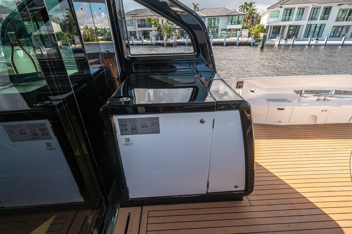 https://arconyachts.ams3.digitaloceanspaces.com/107778/conversions/large_4851619-optimize.jpg