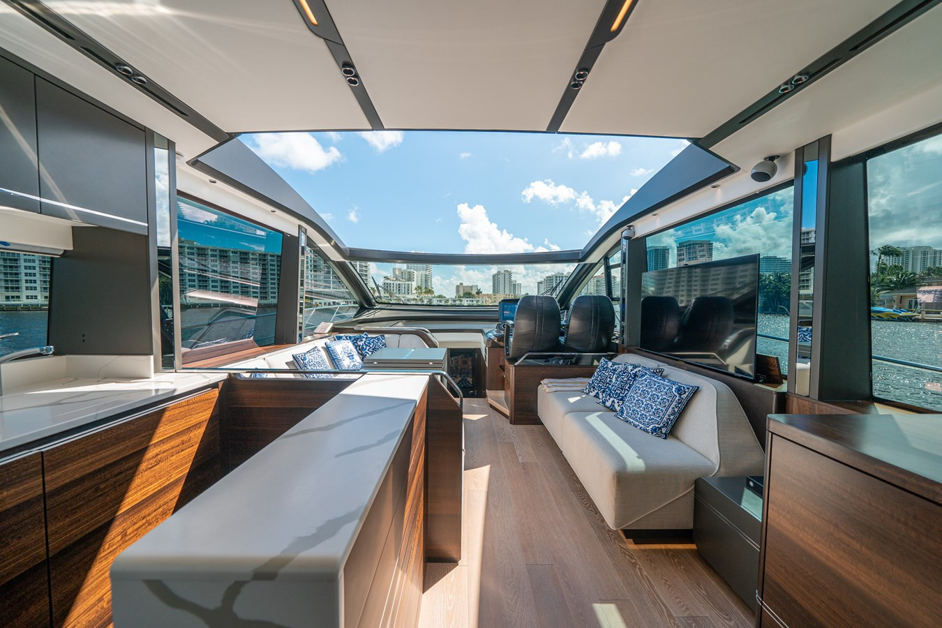https://arconyachts.ams3.digitaloceanspaces.com/107783/conversions/large_4851621-optimize.jpg