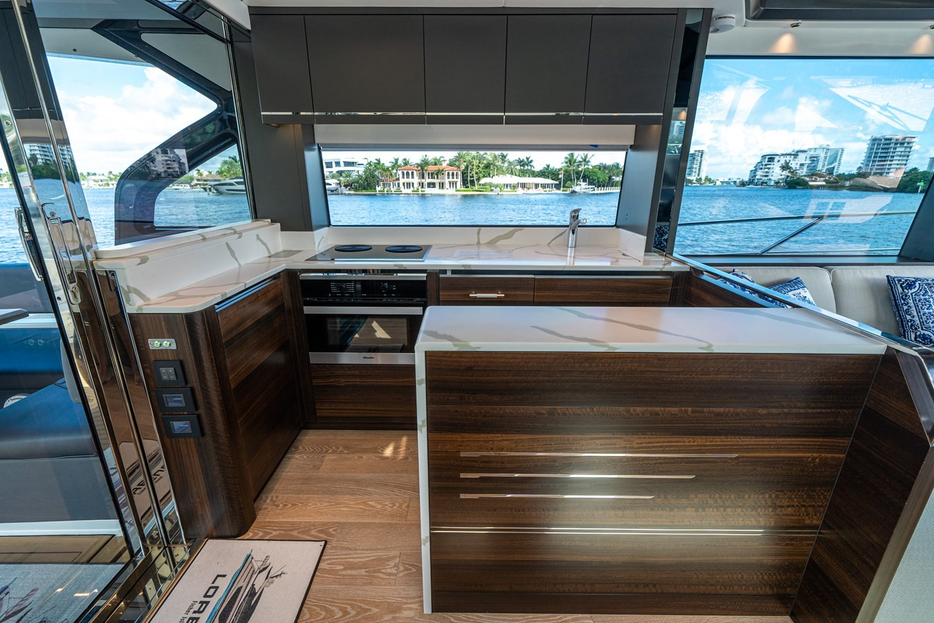 https://arconyachts.ams3.digitaloceanspaces.com/107786/conversions/large_4851622-optimize.jpg