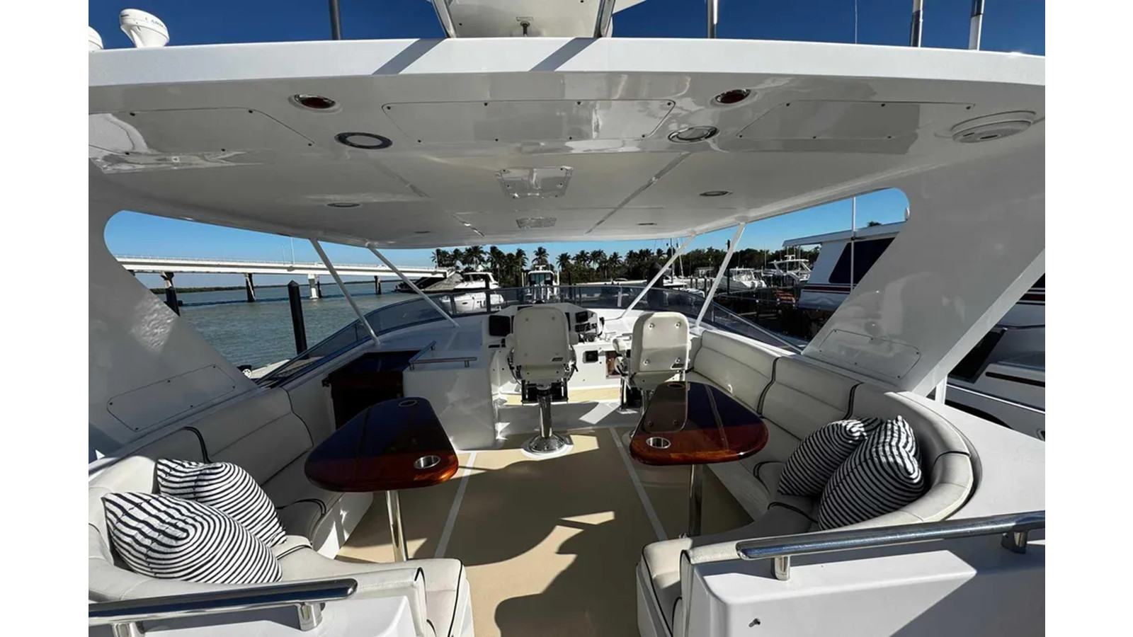 https://arconyachts.ams3.digitaloceanspaces.com/107806/conversions/large_4730805-optimize.jpg