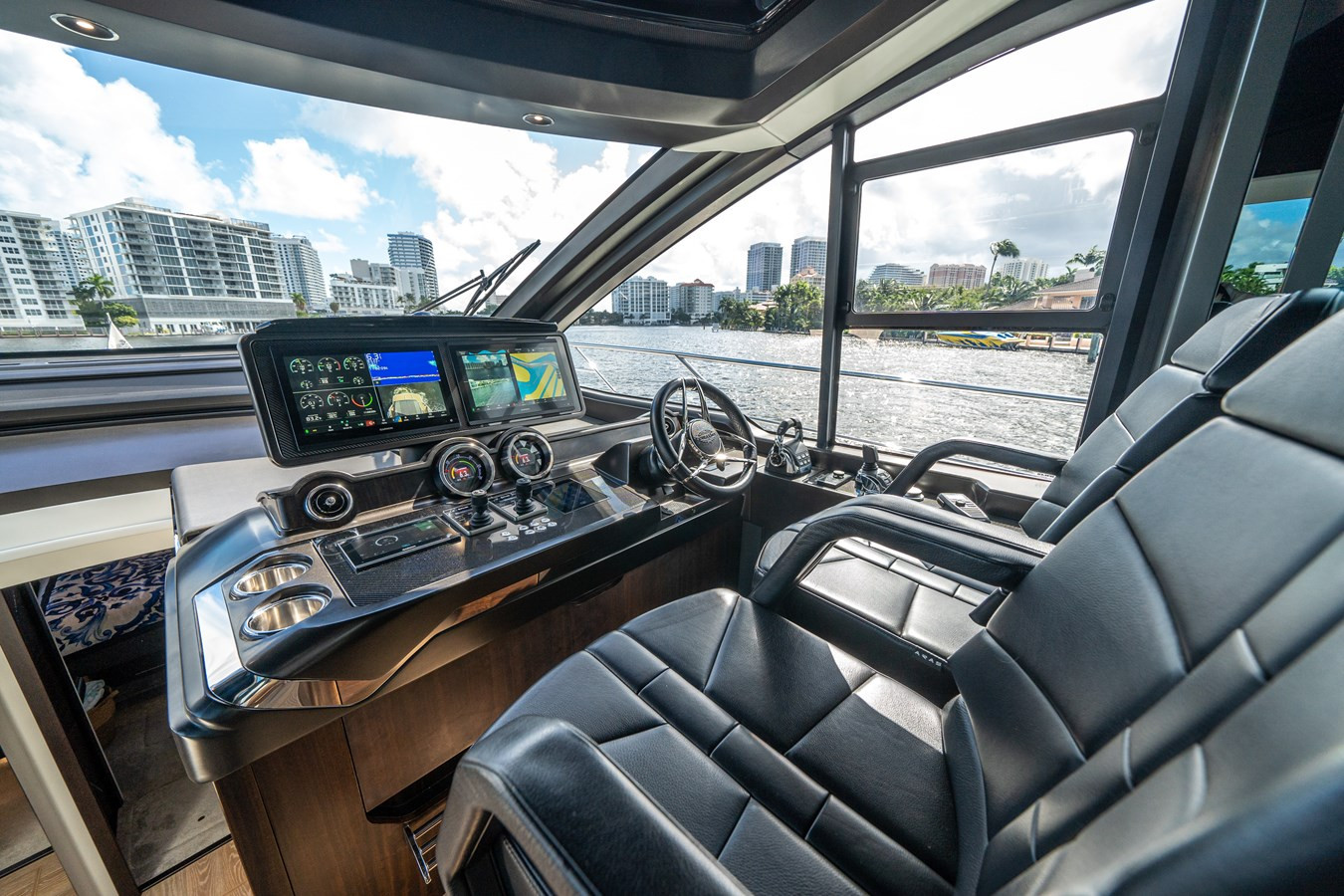 https://arconyachts.ams3.digitaloceanspaces.com/107813/conversions/large_4851633-optimize.jpg