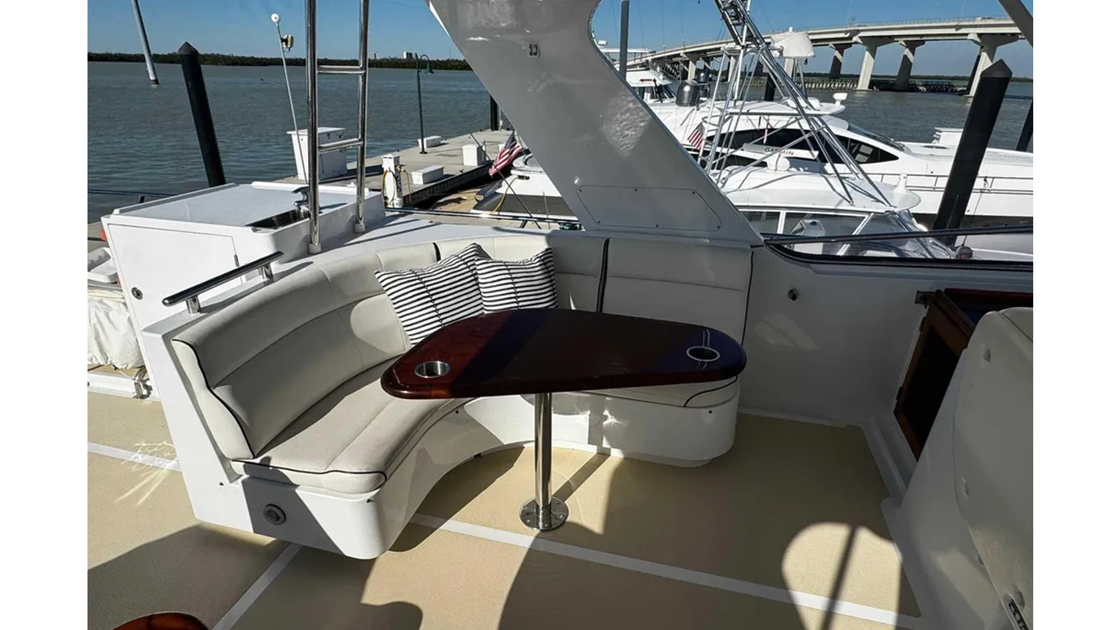 https://arconyachts.ams3.digitaloceanspaces.com/107824/conversions/large_4730811-optimize.jpg