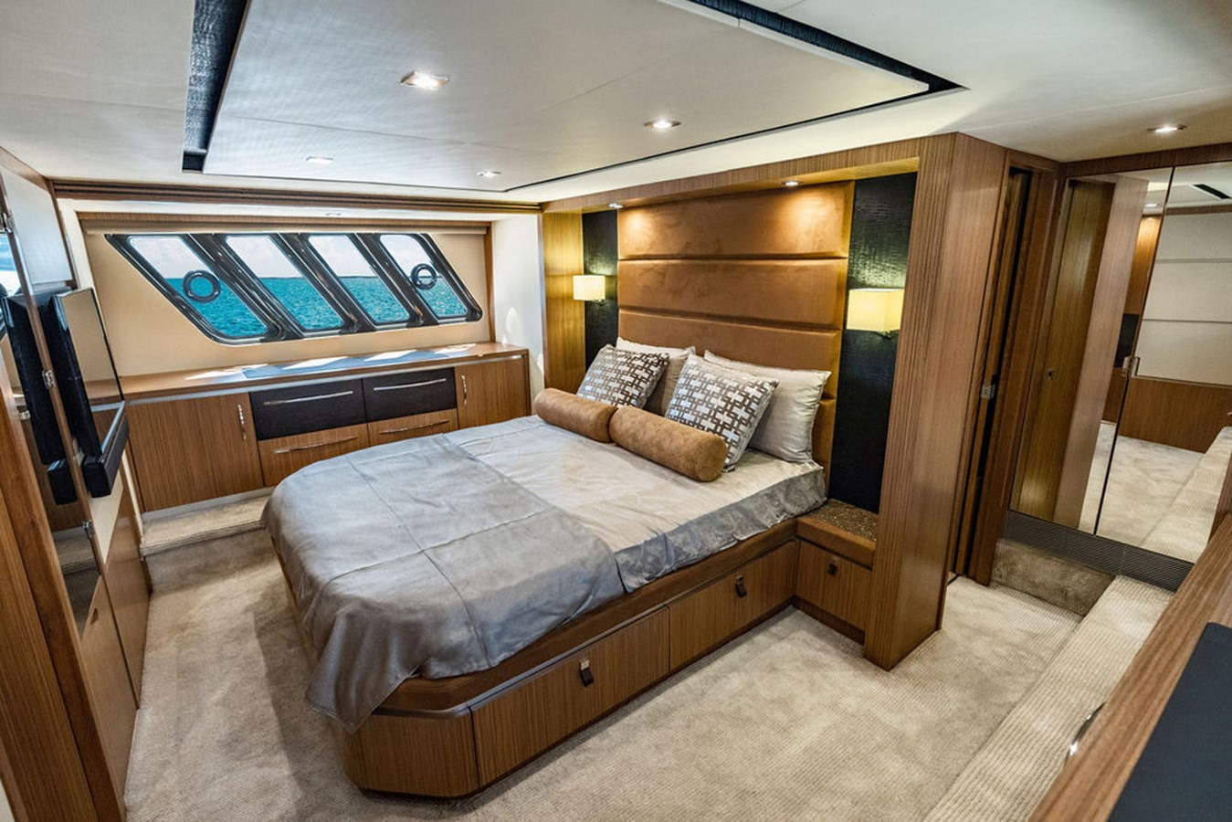 https://arconyachts.ams3.digitaloceanspaces.com/107883/conversions/large_4833693-optimize.jpg