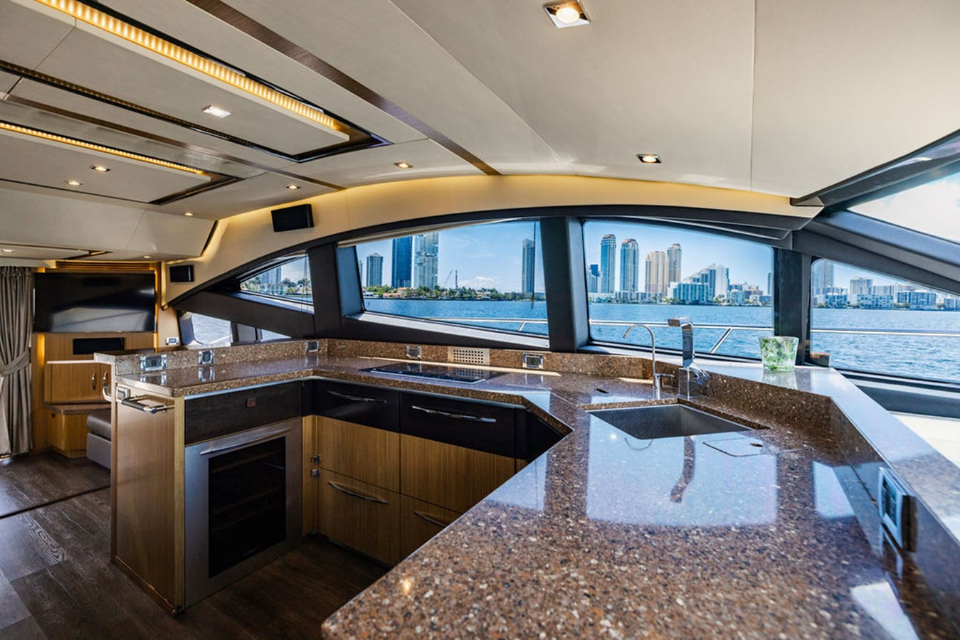 https://arconyachts.ams3.digitaloceanspaces.com/107964/conversions/large_4833721-optimize.jpg