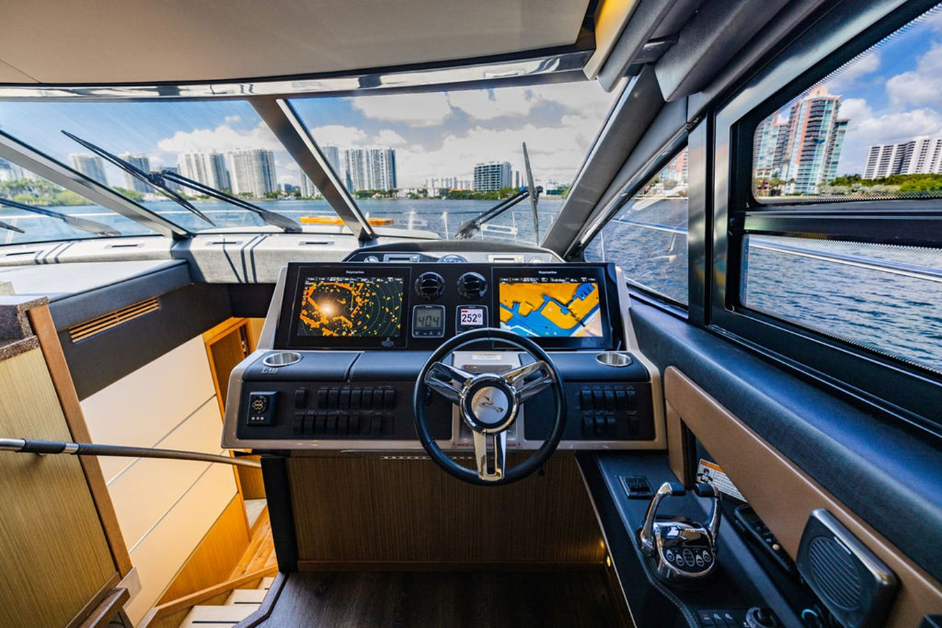 https://arconyachts.ams3.digitaloceanspaces.com/107987/conversions/large_4833728-optimize.jpg