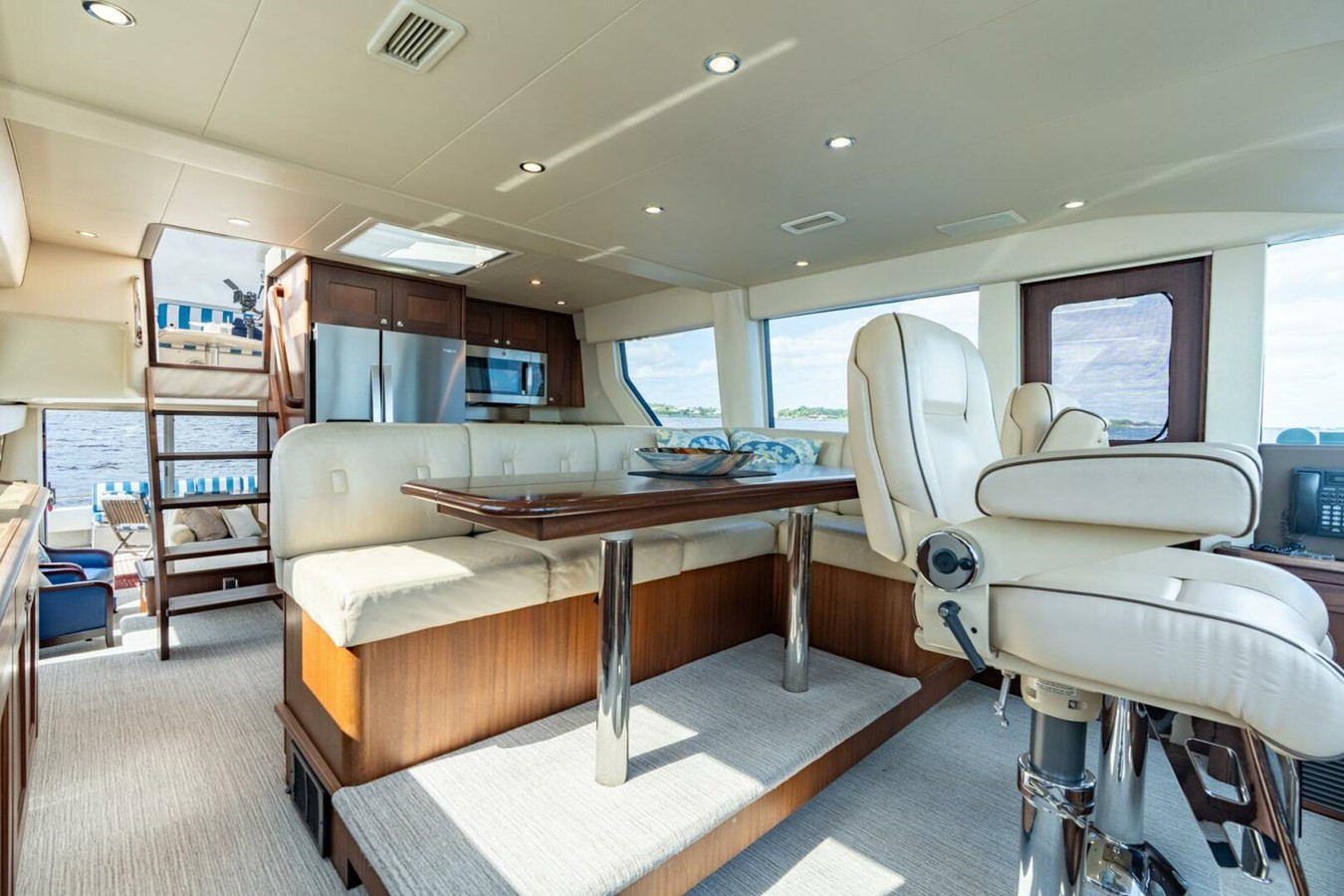 https://arconyachts.ams3.digitaloceanspaces.com/108030/conversions/large_4846058-optimize.jpg