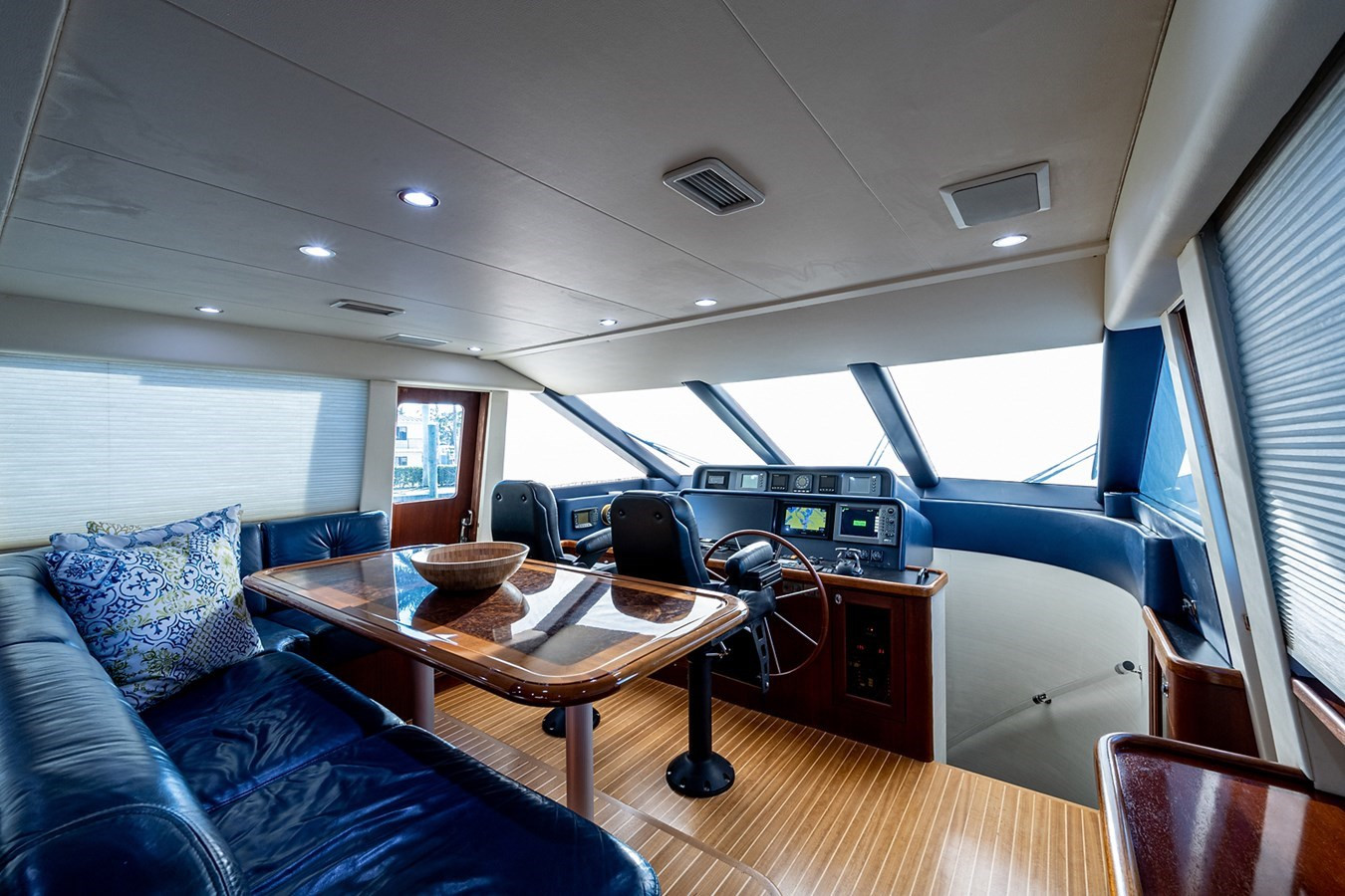 https://arconyachts.ams3.digitaloceanspaces.com/108069/conversions/large_4850567-optimize.jpg