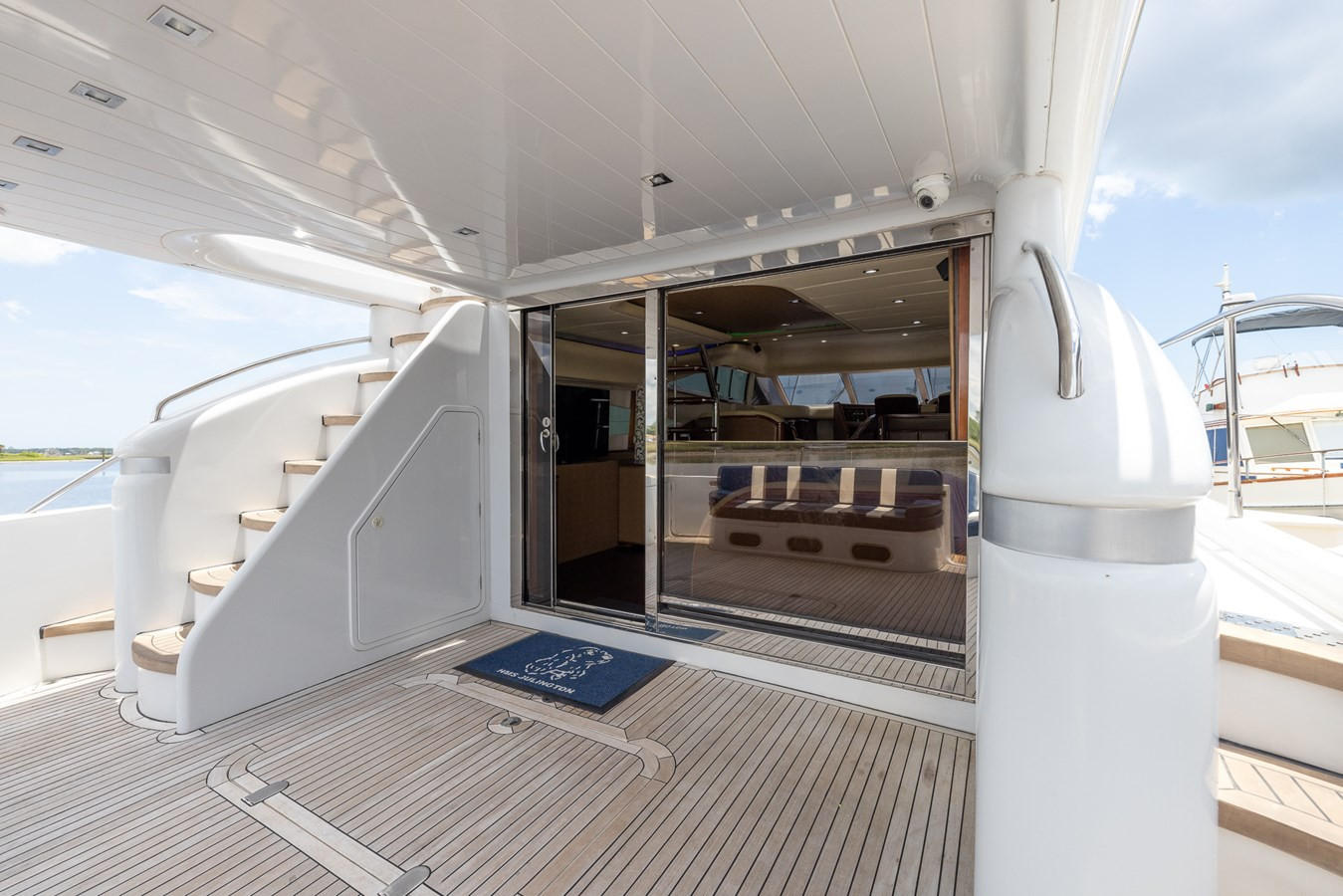 https://arconyachts.ams3.digitaloceanspaces.com/108127/conversions/large_3559597-optimize.jpg