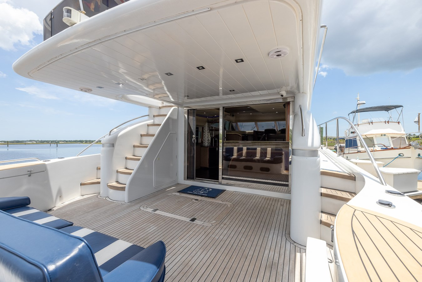 https://arconyachts.ams3.digitaloceanspaces.com/108136/conversions/large_3559598-optimize.jpg