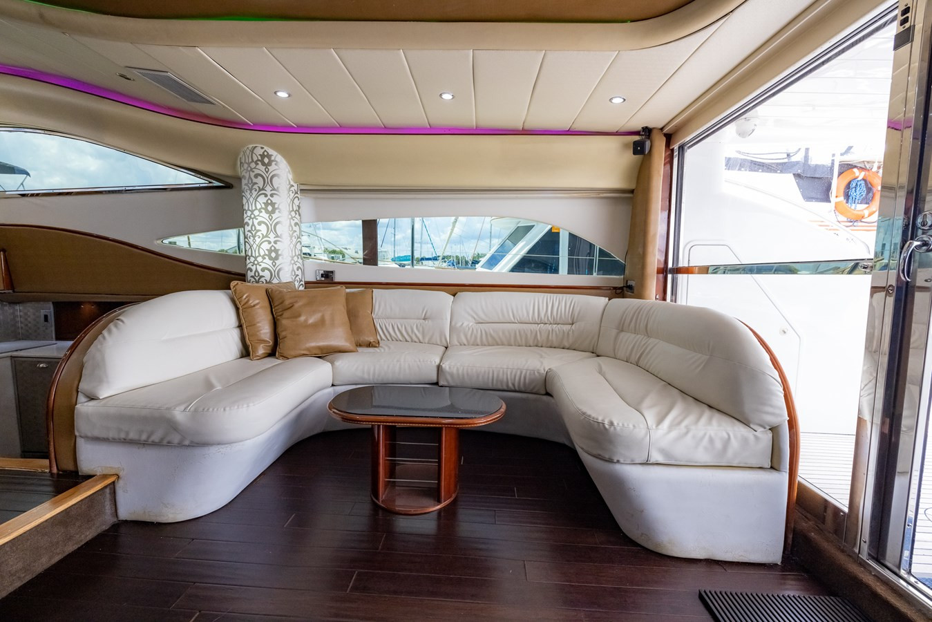 https://arconyachts.ams3.digitaloceanspaces.com/108148/conversions/large_3559580-optimize.jpg