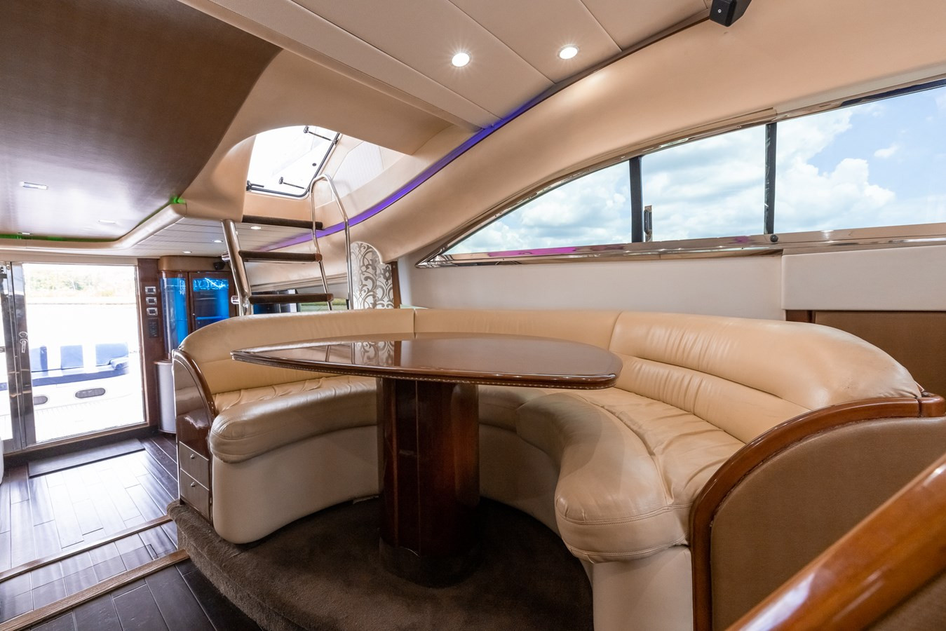 https://arconyachts.ams3.digitaloceanspaces.com/108173/conversions/large_3559586-optimize.jpg