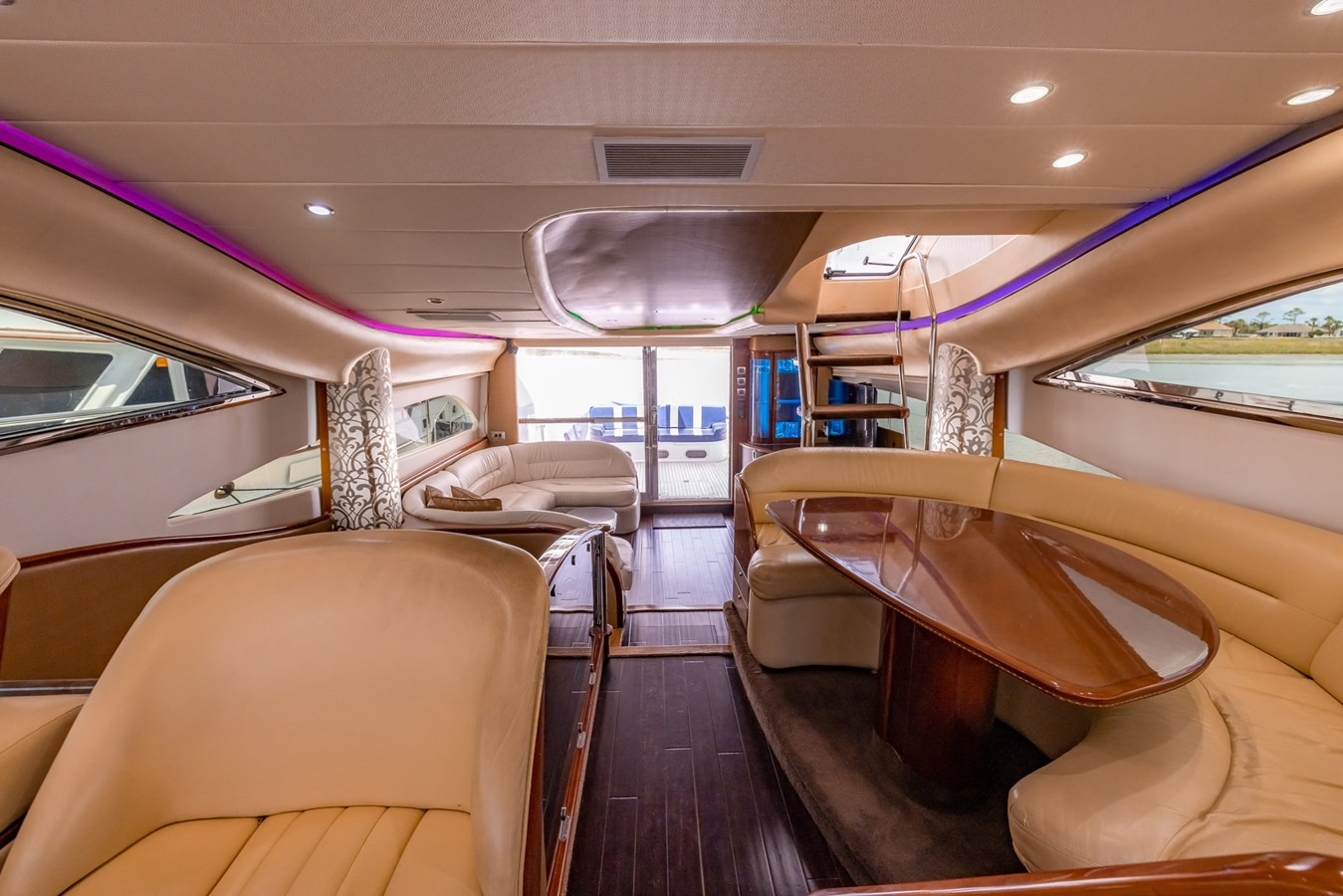 https://arconyachts.ams3.digitaloceanspaces.com/108176/conversions/large_3559584-optimize.jpg